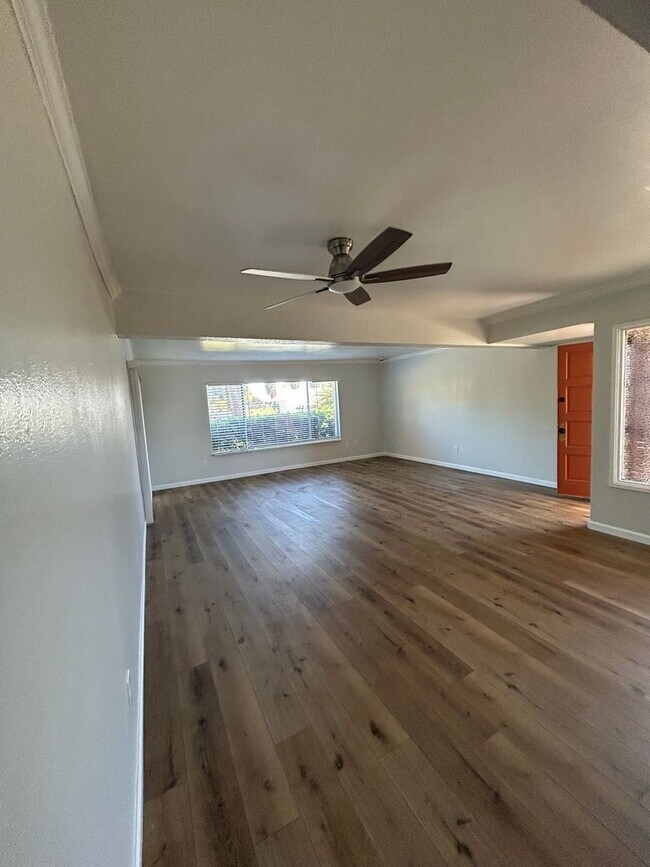 Building Photo - Spacious and lovely 2 bedroom 2 bath Condo...