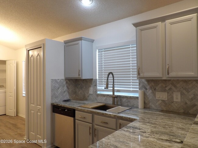 Building Photo - 3685 Kestrel Ct