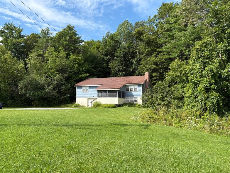 Building Photo - 800 US-7