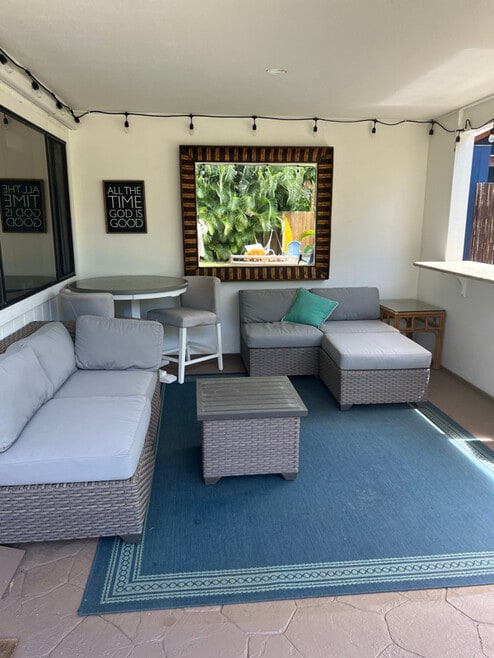 Building Photo - 293 Alaume St