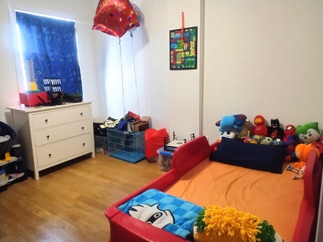 Building Photo - 492 Broadway