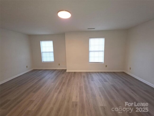 Building Photo - 7014 Sycamore Grove Ct