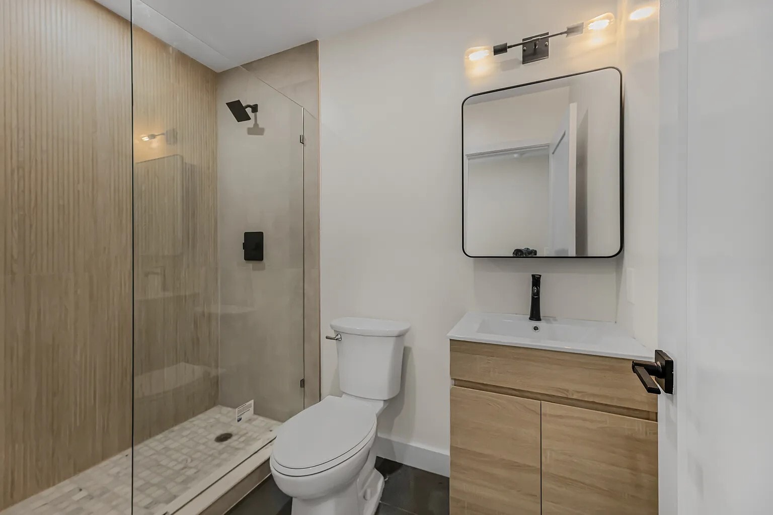 Building Photo - 291 Kingsland Ave