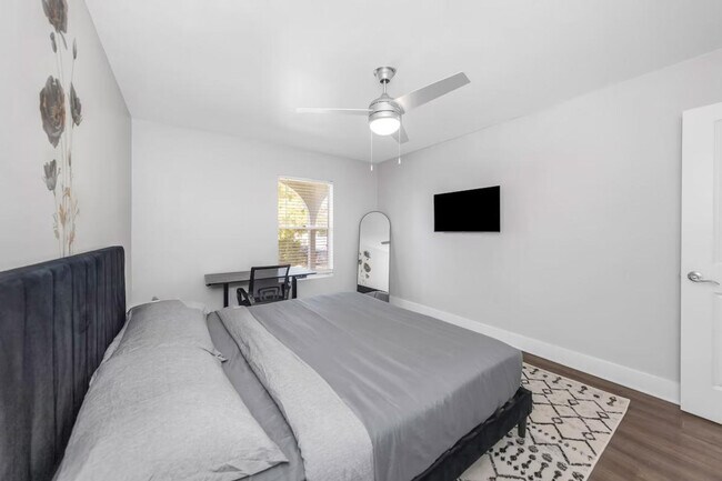 Building Photo - 4404 W Kennedy Blvd