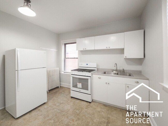 Building Photo - 2342 W School St