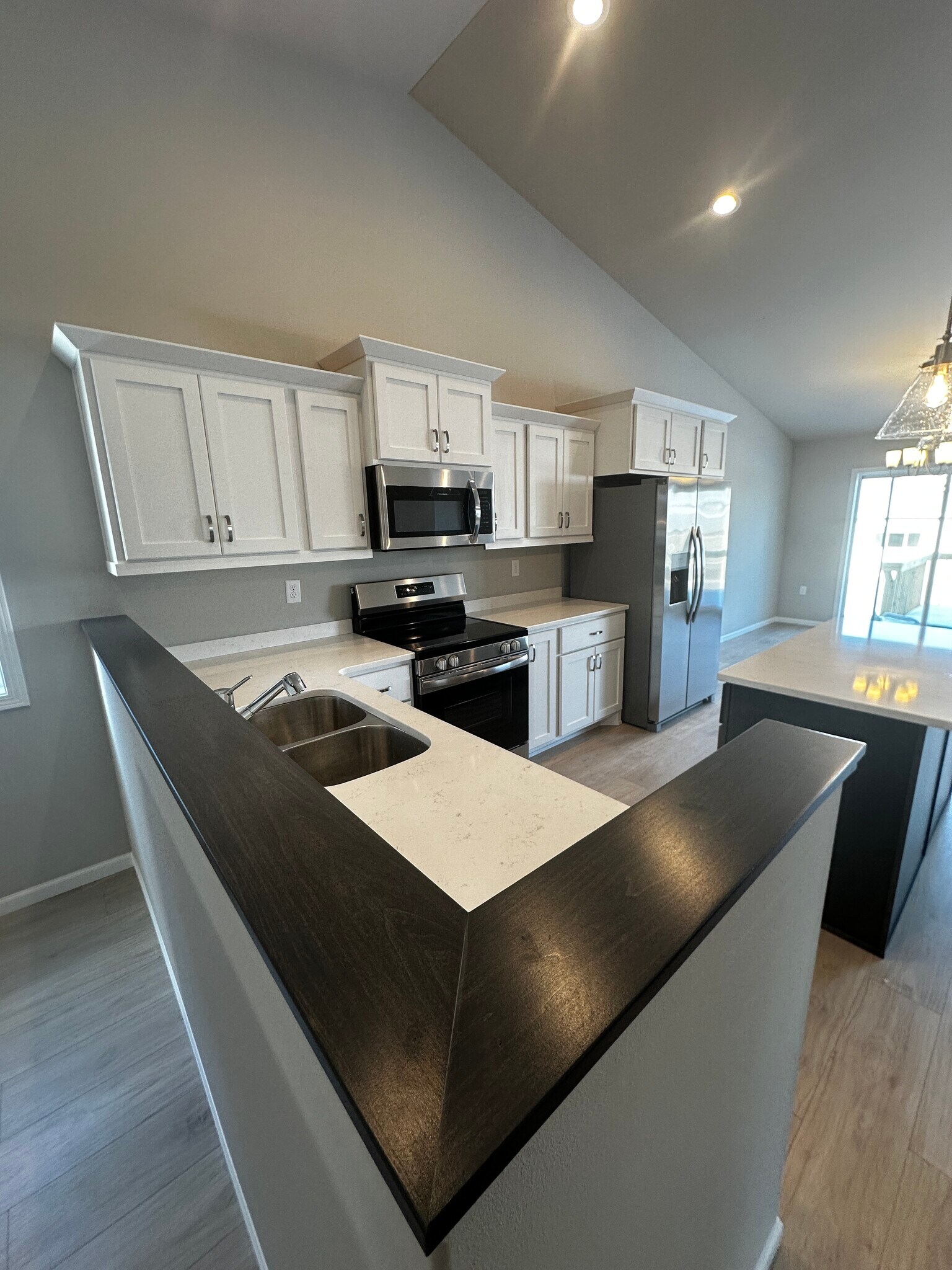 Building Photo - 6710 Meadow View Dr S