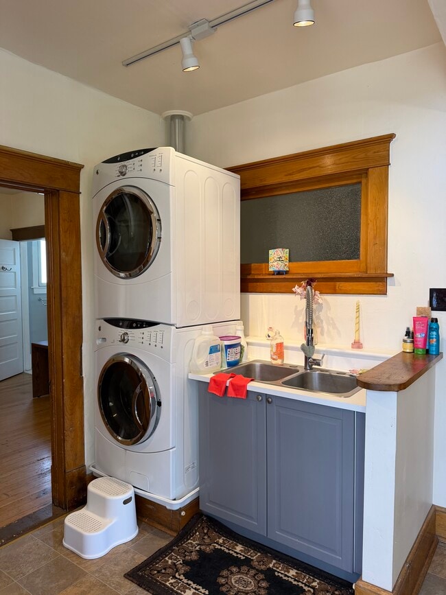 Building Photo - Von Hagen House