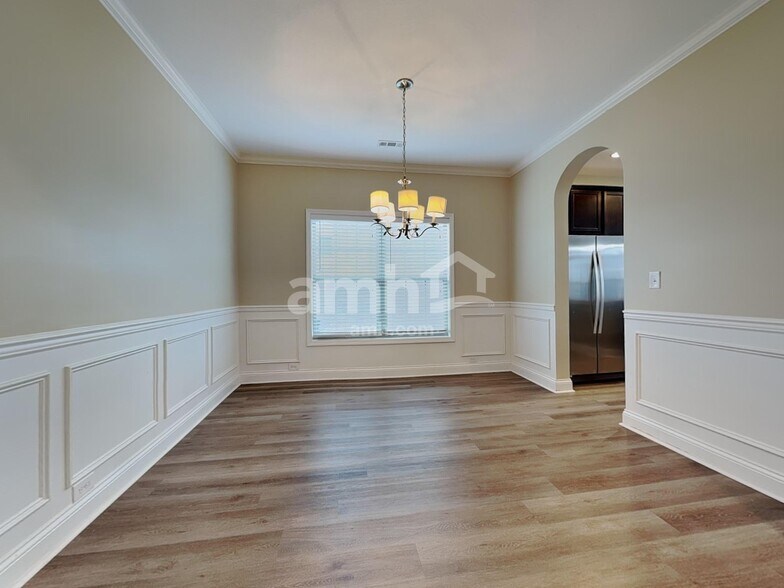 Building Photo - 3419 Greentree Ln