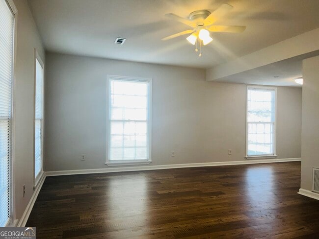 Building Photo - 17 Curran Ave