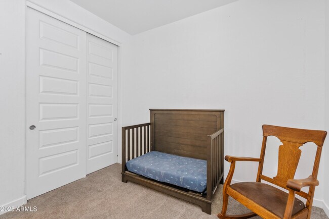 Building Photo - 2204 E Kelly Dr