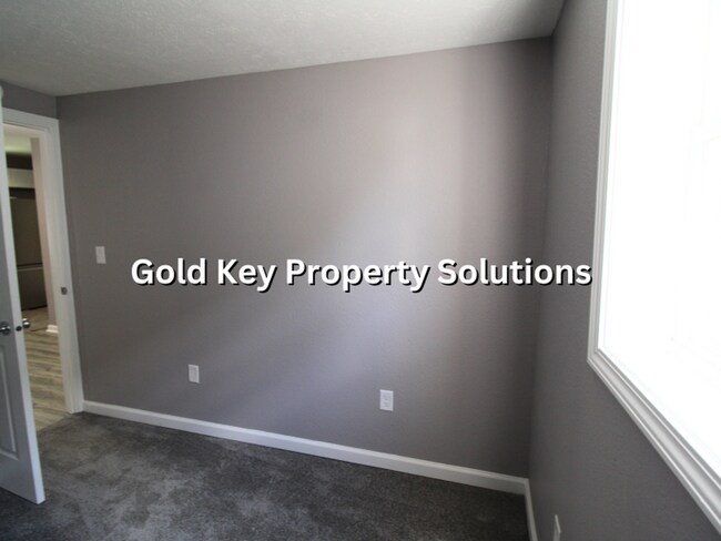 Building Photo - Fully Renovated 3 BR 2 BA House with Upgraded Appliances (NO SECTION 8)