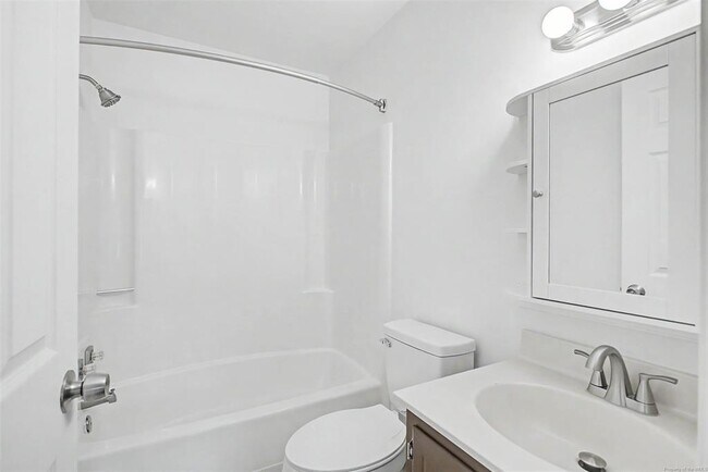 Building Photo - 285 Merrimac Trail