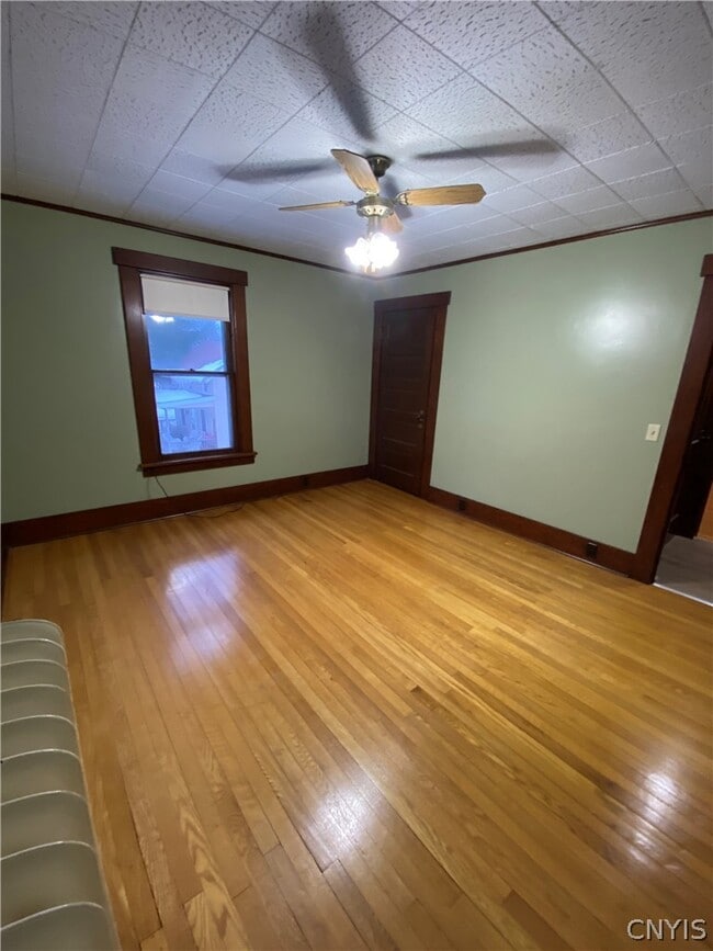 Building Photo - 33 State St