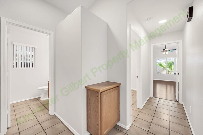 Building Photo - 1284 W Kingbird Dr