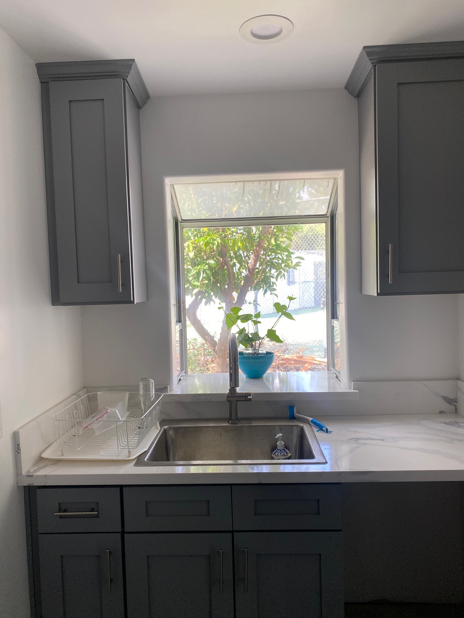 Building Photo - 22636 Oxnard St