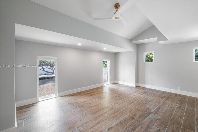 Building Photo - 1365 Bay Terrace