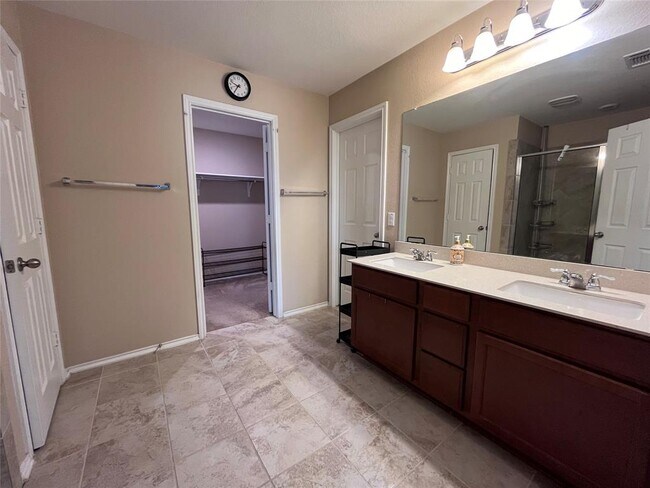 Building Photo - 12425 Calibri Ln