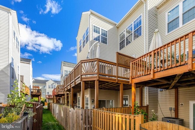 Building Photo - 12913 Wood Cres Cir