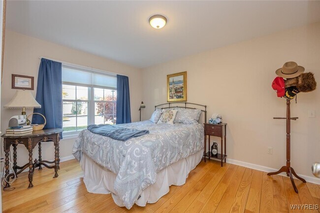 Building Photo - 105 Pine St