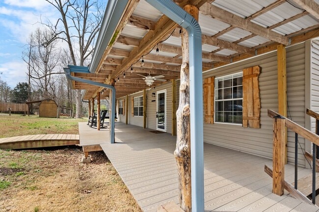 Building Photo - Ranch with 6 Acres!