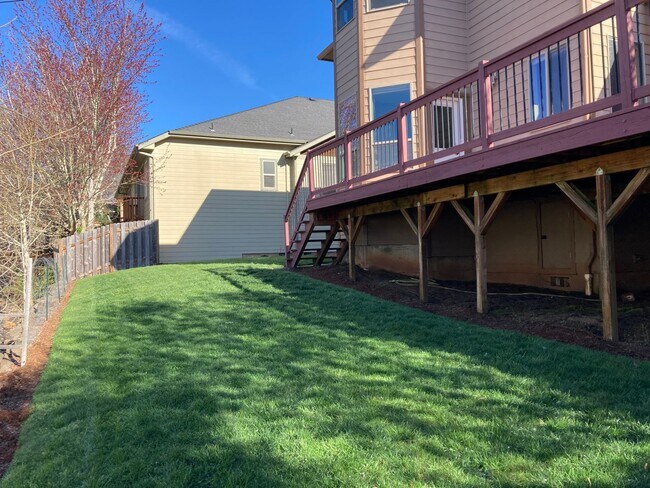 Building Photo - West Meadows Estate 2-Story Home in Salem