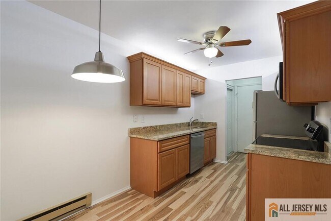 Building Photo - 174 Amberly Dr