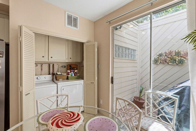 Building Photo - 10125 Valley Forge Dr