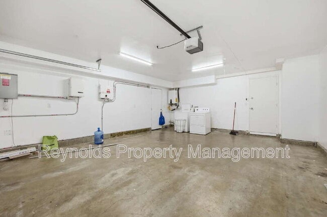 Building Photo - 3727 Byrd St