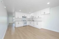 Building Photo - 8665 Trask Ave