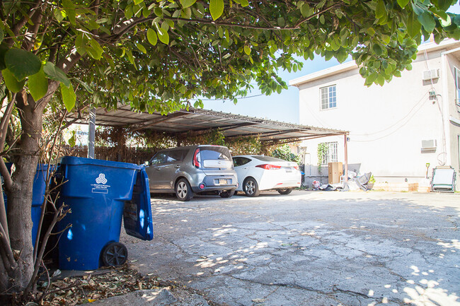 Carport - 2728 Hyans St