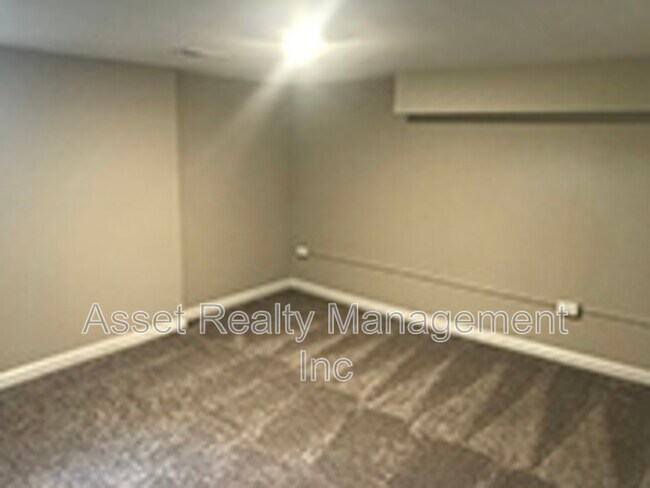 Building Photo - 602 Caswell Ave