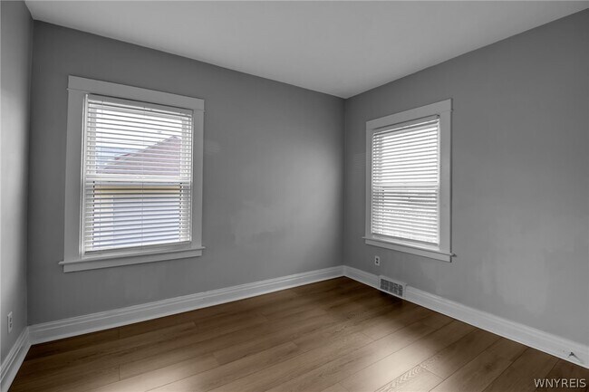 Building Photo - 800 Amherst St