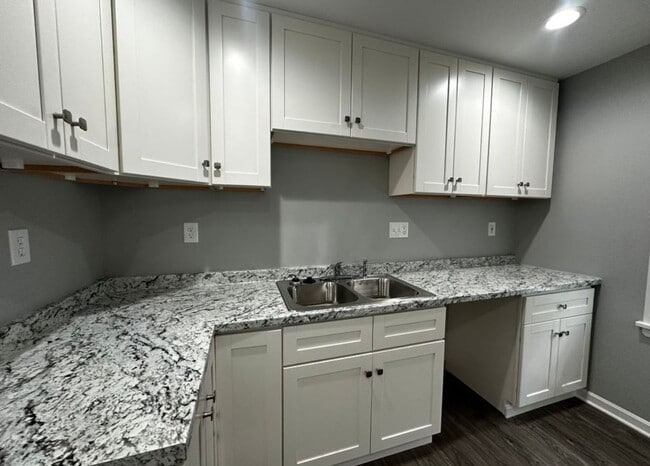 Building Photo - 3BR/2BA Home For Rent in Jtown!