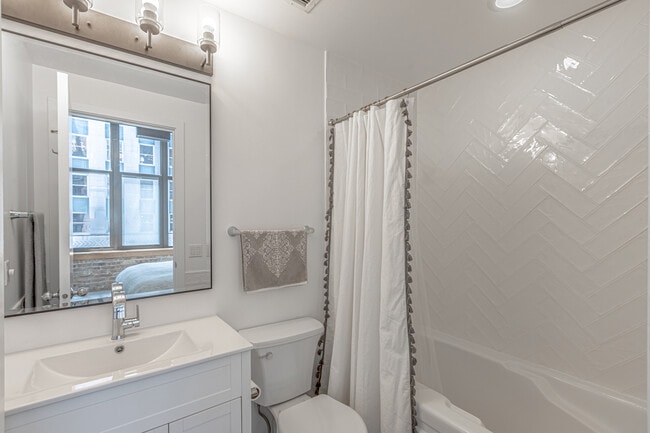 Building Photo - 333 W Hubbard St