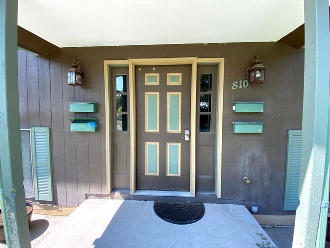 Building Photo - 810 Mary Anne Dr