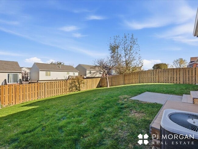 Building Photo - 19378 V St