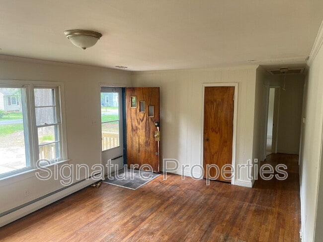 Building Photo - 115 Barker Ave