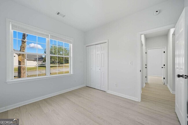 Building Photo - 4000 River Green Pkwy