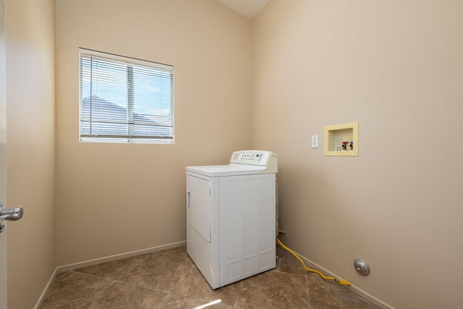 Building Photo - 41250 Doak St