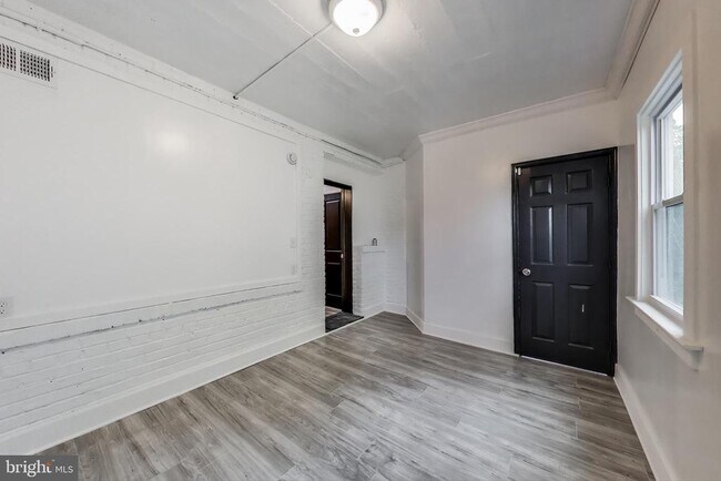 Building Photo - 3918 10th St NE