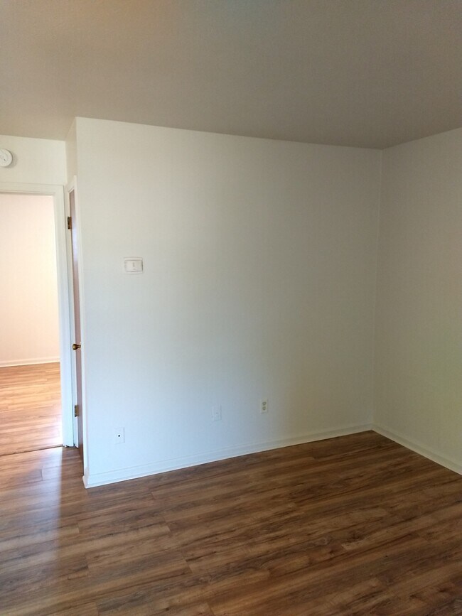 Building Photo - 4801 Saddlebrook Ln