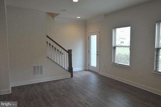 Building Photo - 9867 Gillum Wy