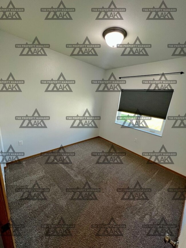 Building Photo - Spacious & Dog-Friendly 3BD/2BA Home with ...