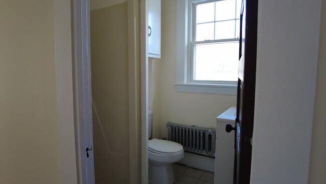 Building Photo - 12 E Main St