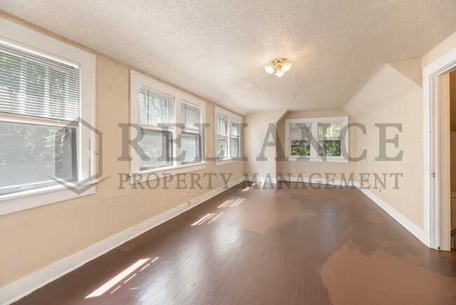 Building Photo - 607 N Lorraine Ave