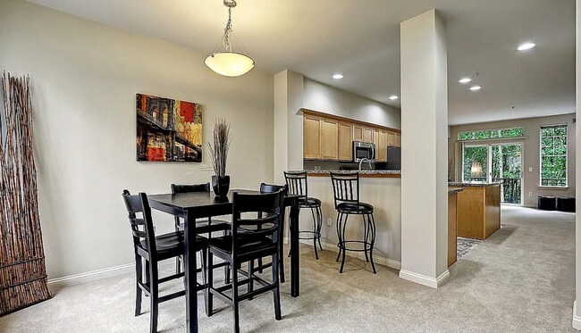 Building Photo - Gorgeous Townhouse in the Heart of Kirkland W/ Community Fitness Center & Hot Tub!