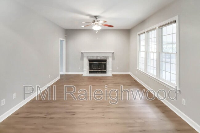 Building Photo - 301 Perry Creek Dr