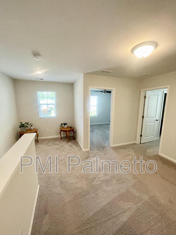 Building Photo - 633 Wooster Dr