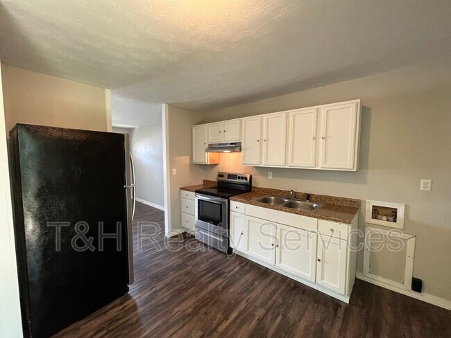 Building Photo - 3831 Bennett Dr