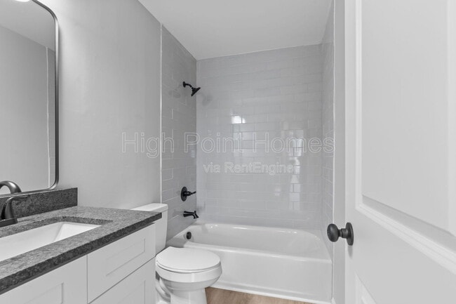 Building Photo - 400 Gallery Ln